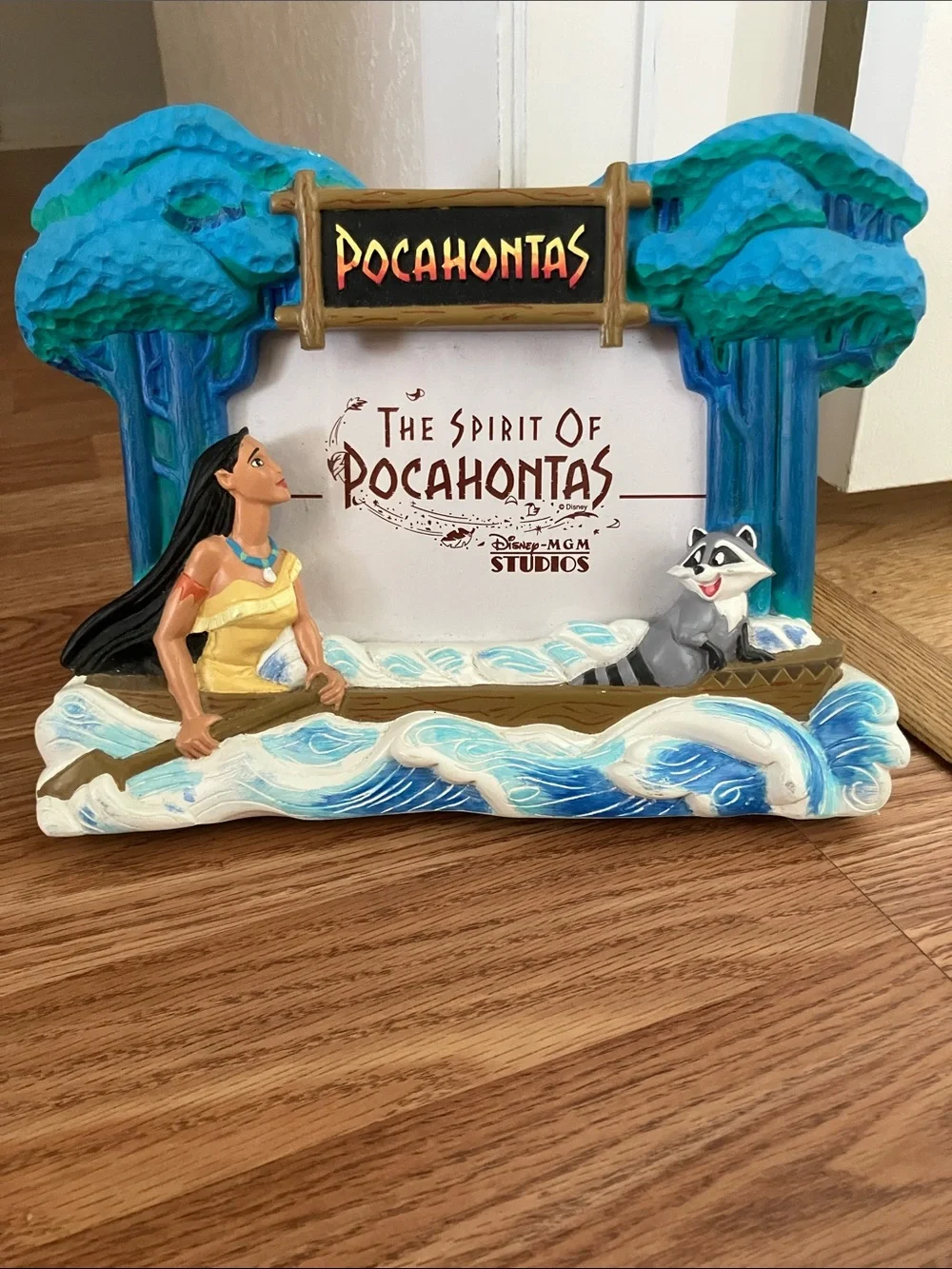 Disney VINTAGE Pocahontas Resin Picture Frame . 4x6 photo.